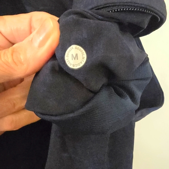 Lululemon Mens  T.H.E Short 10" Linerless Gravel Dust - Picture 4 of 5